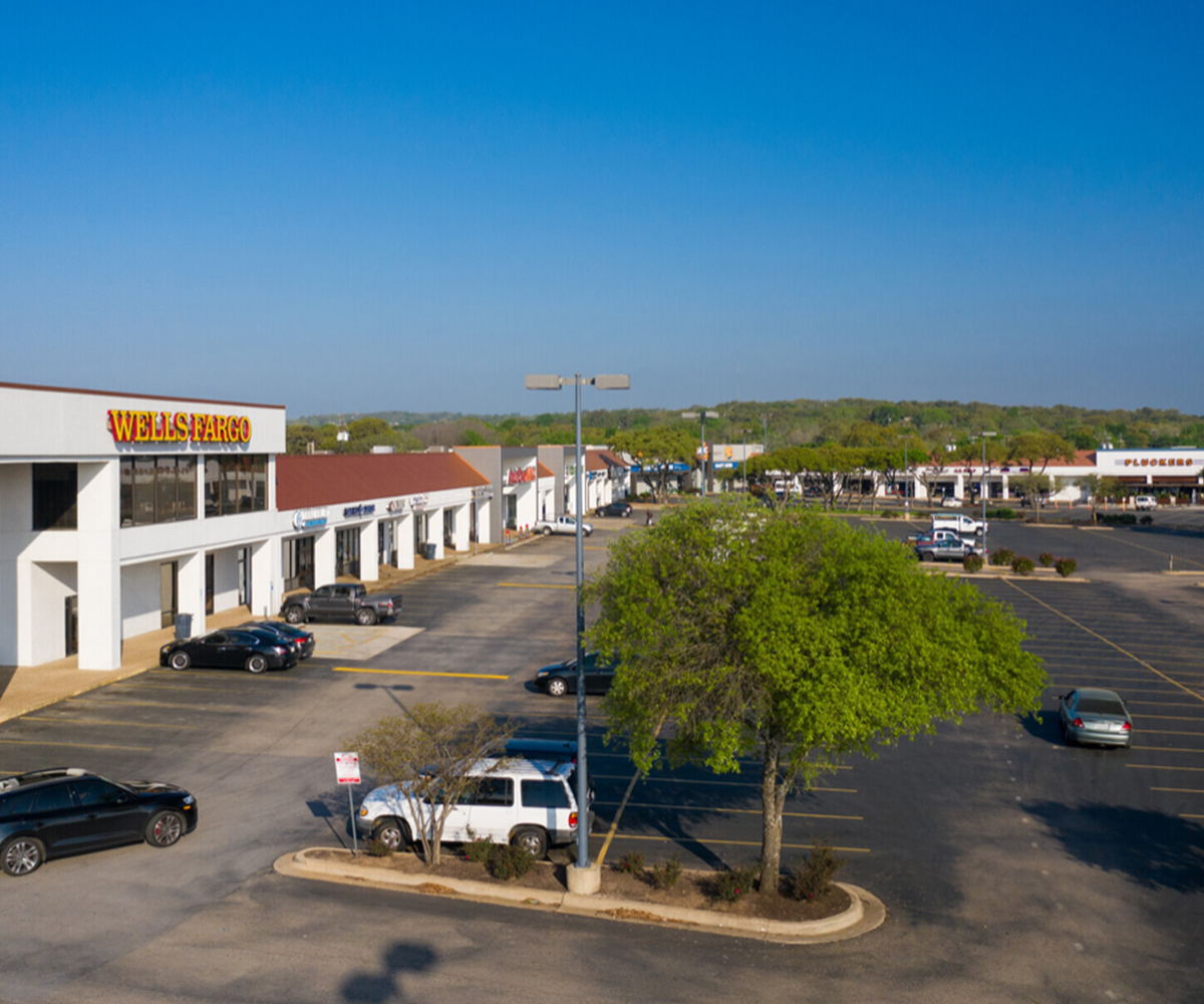 Oak Hill Plaza - Partners Real Estate