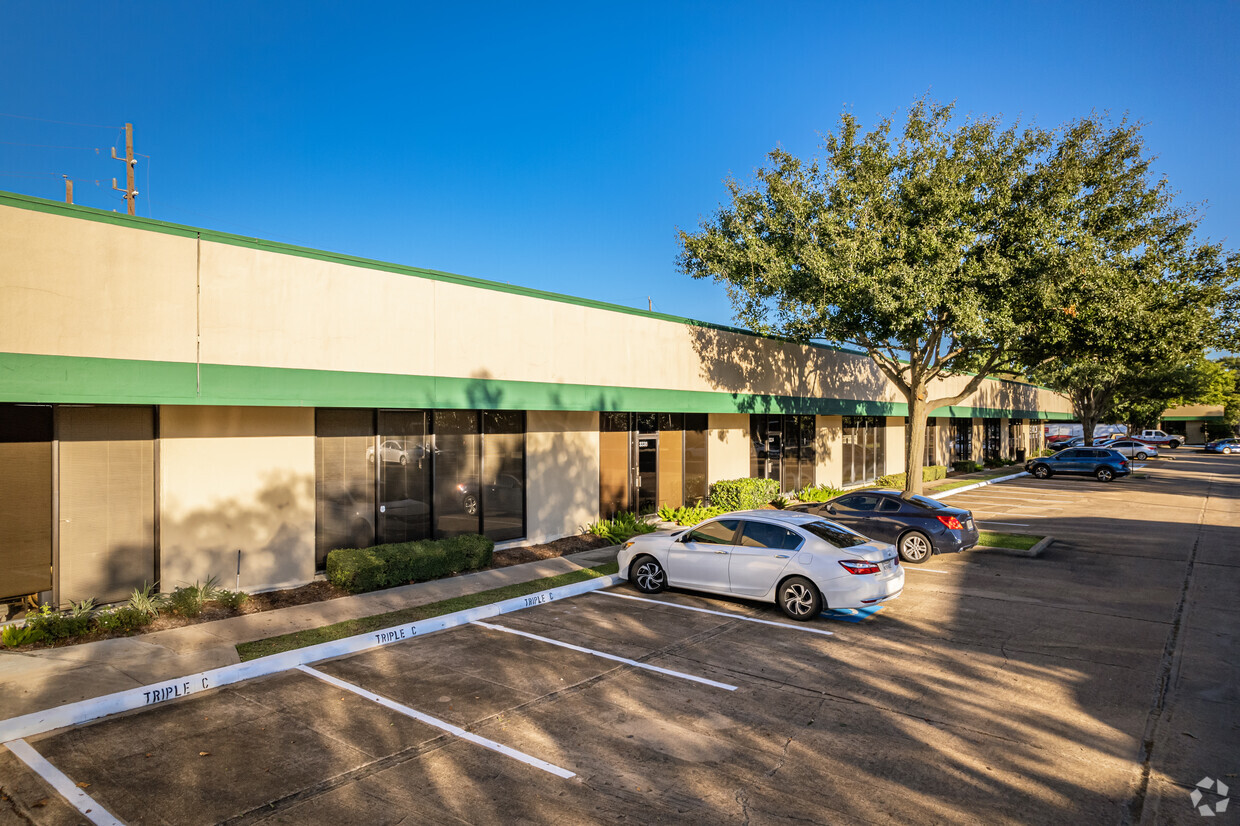 Wilcrest Green Service Center - Partners Real Estate