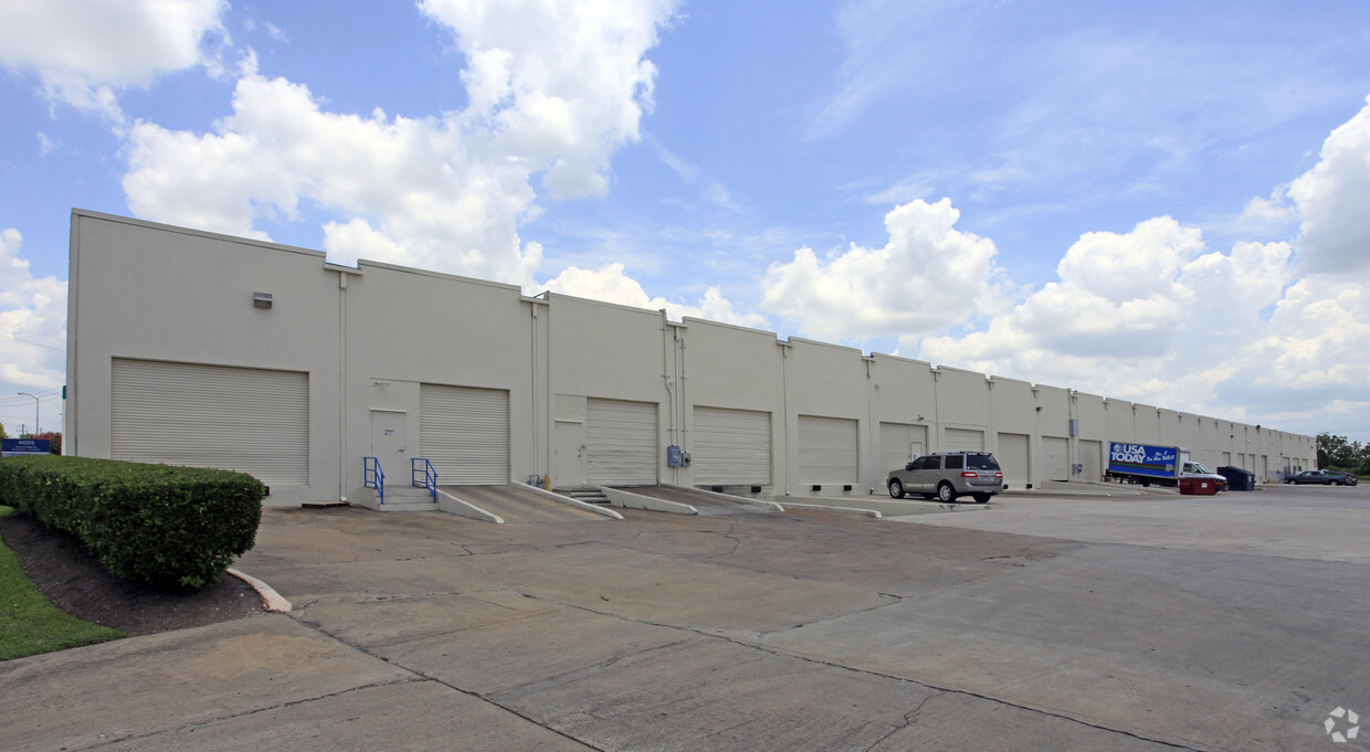 Willowbend Service Center - Partners Real Estate